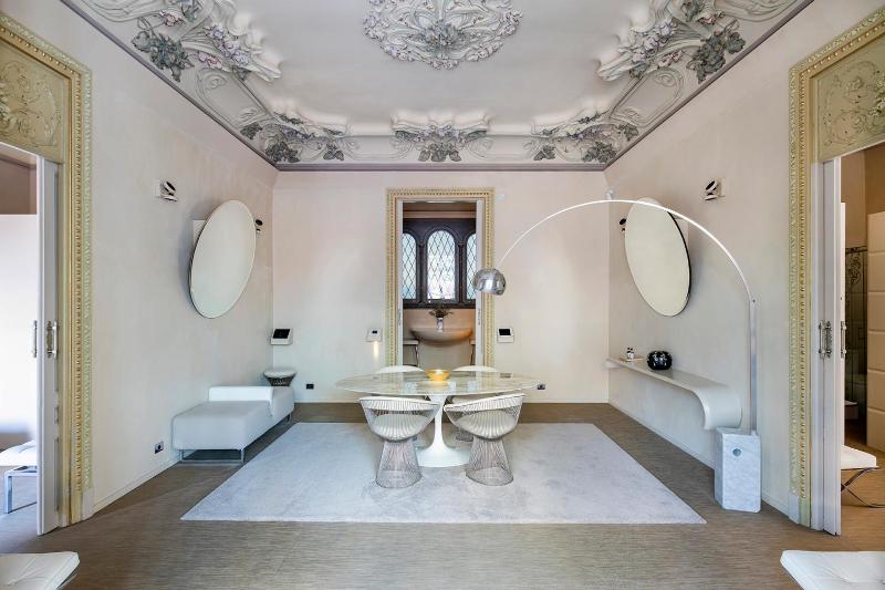 Royal Suite image 2