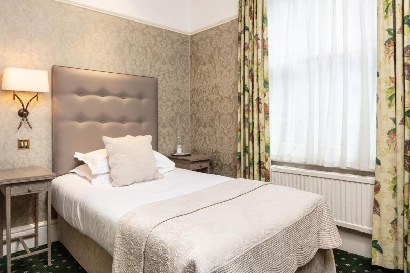 Standard Single Room image 4