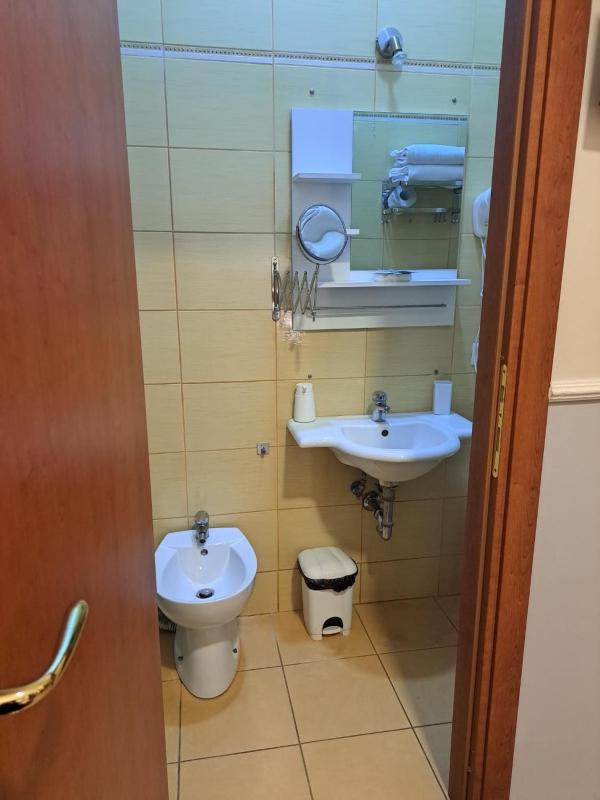 Small Double Room image 4