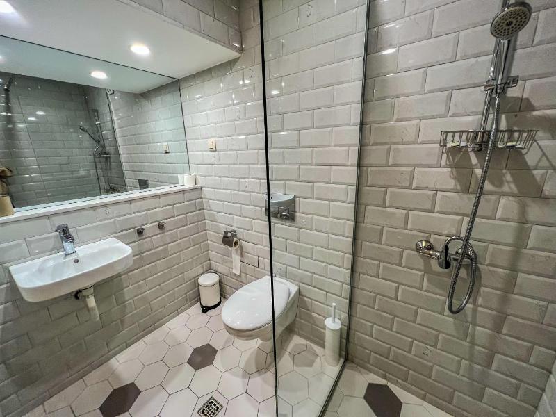 Double or Twin Room image 3