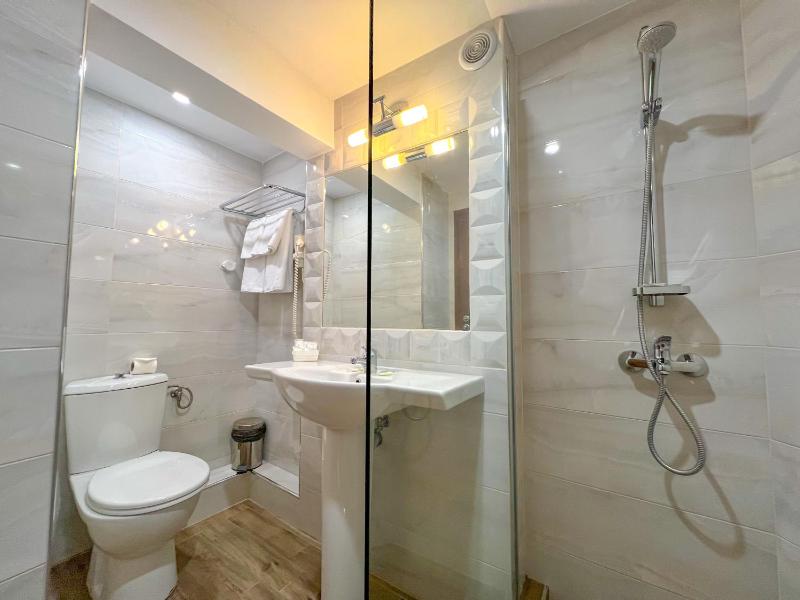 Double or Twin Room image 2