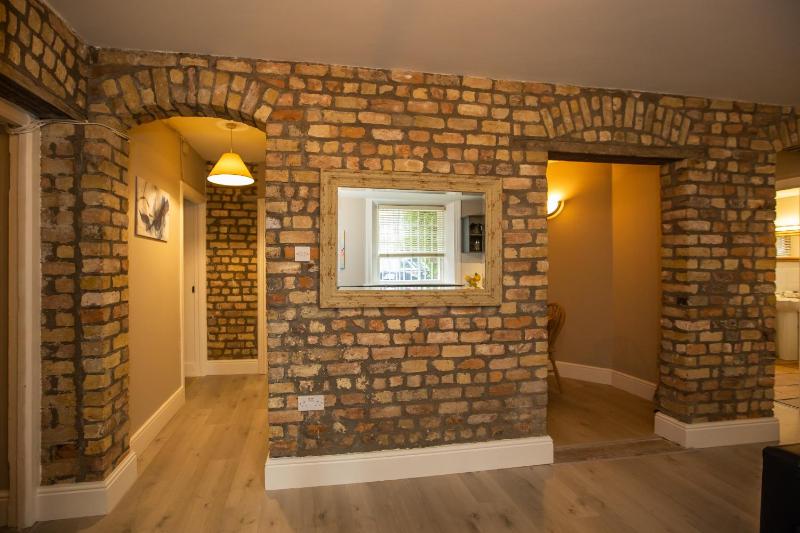 Ballsbridge Apartments - image 6