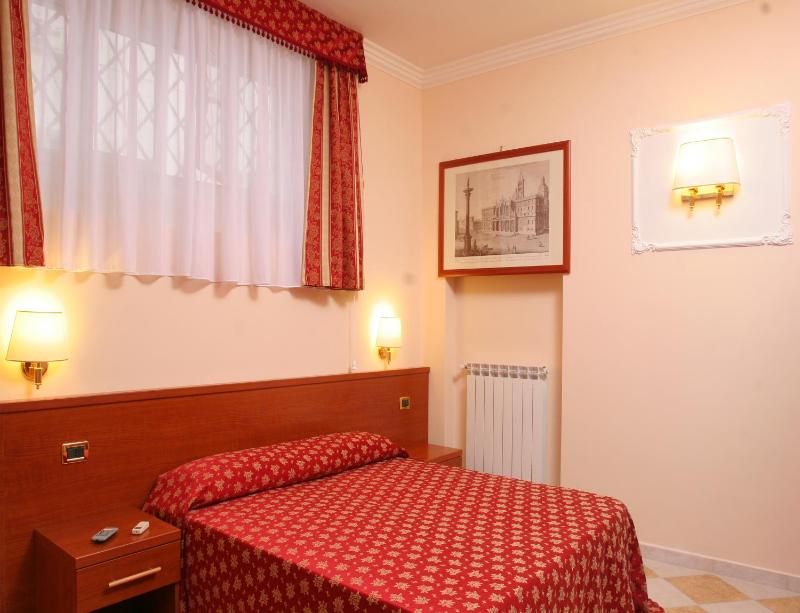 Double or Twin Room image 4