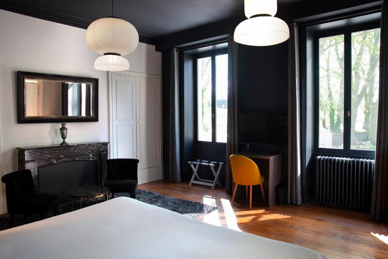 Deluxe Double Room image 3