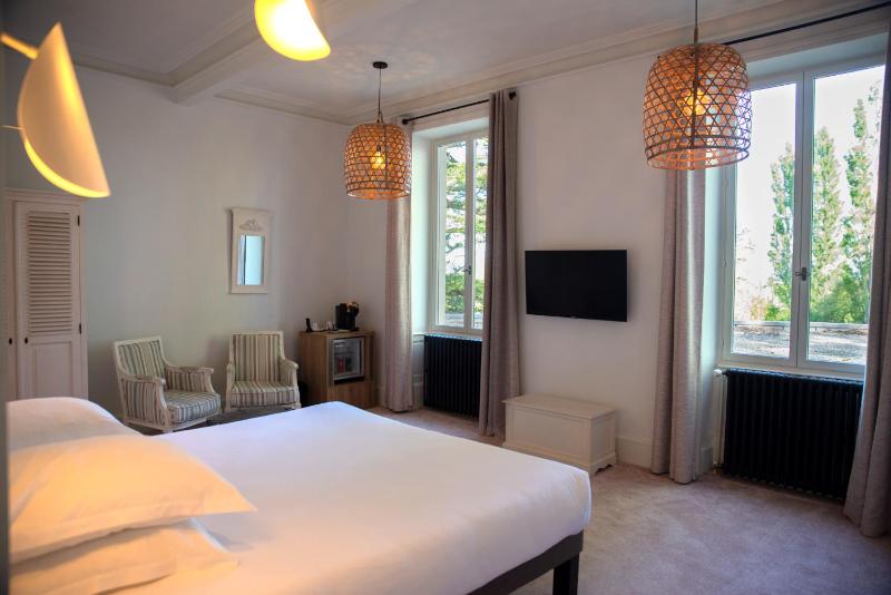 Deluxe Double Room image 3