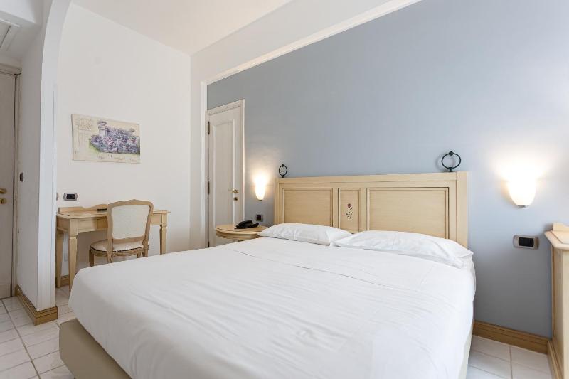 Economy Double Room image 1