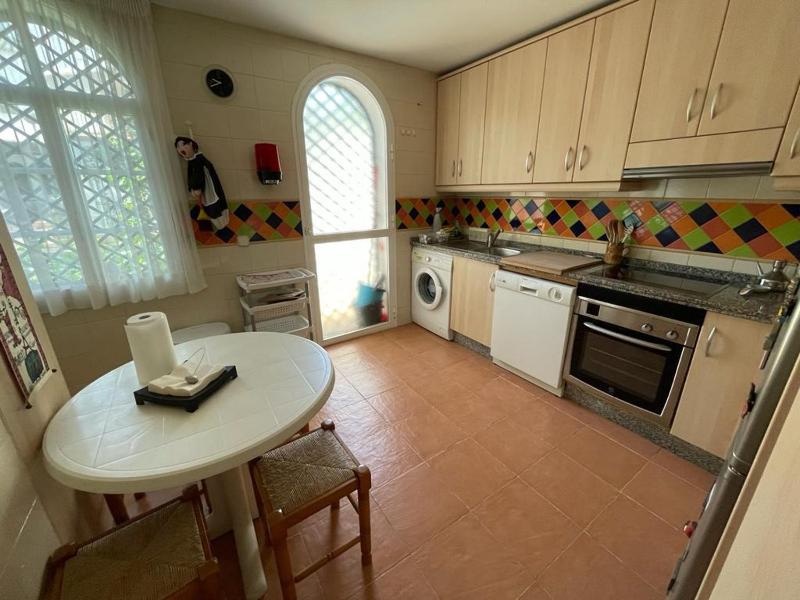 Spacious house with private pool next to Golf Club - image 4