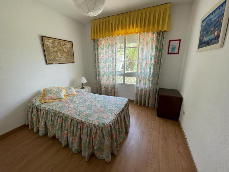 Spacious house with private pool next to Golf Club - image 5