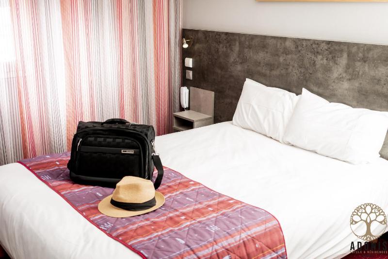 Standard Double Room image 4