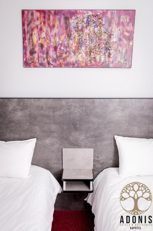 Standard Twin Room image 3