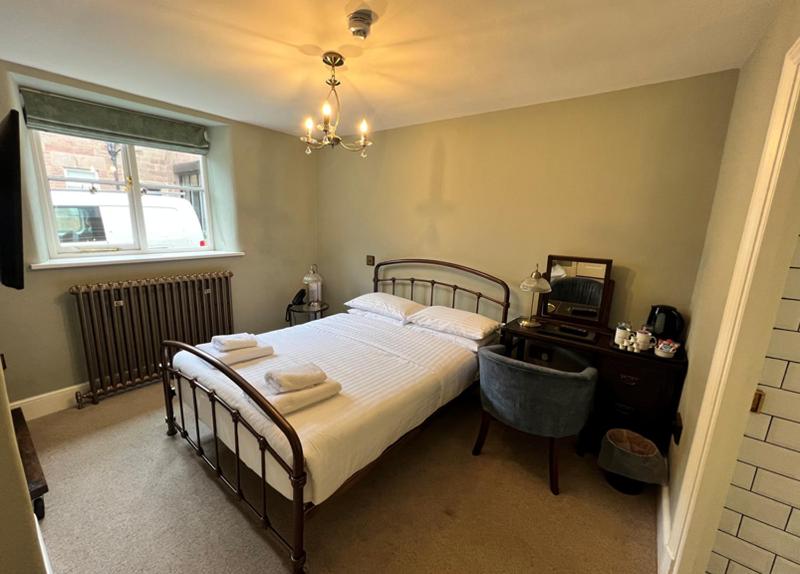 Small Double Room image 3