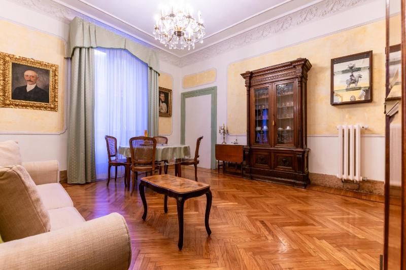 Deluxe Apartment image 2