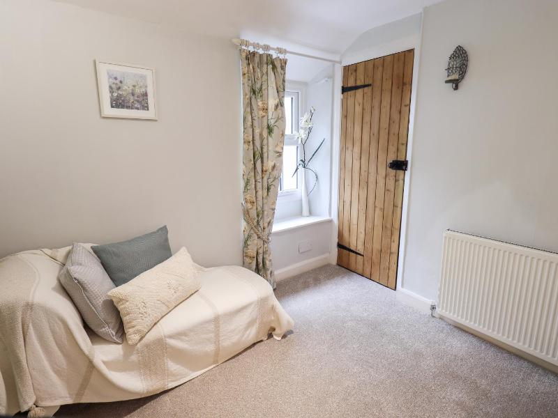 Smithy Cottage - image 9