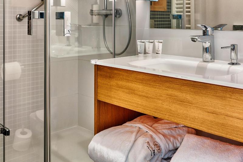 Premium Family Room image 1