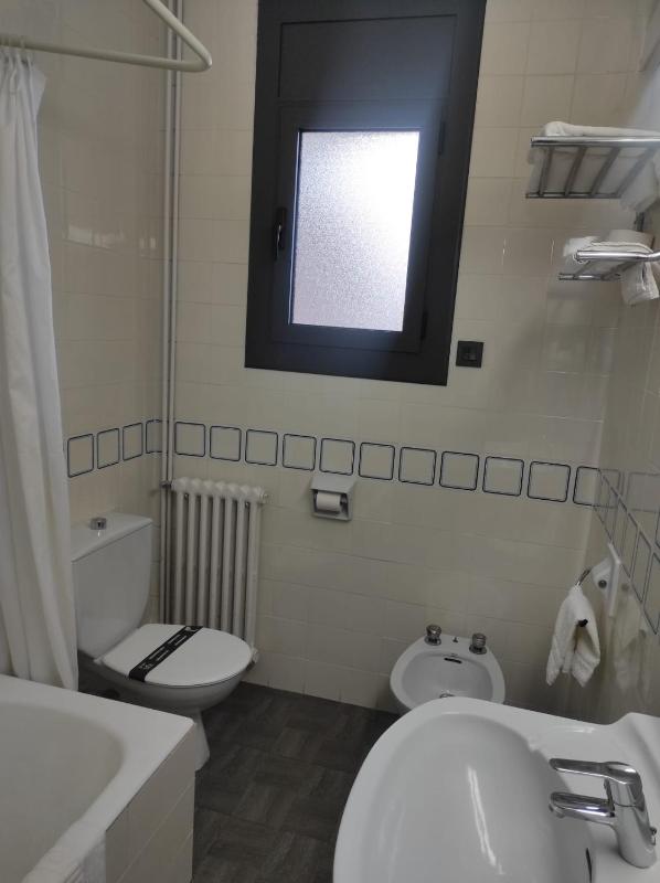 Twin Room image 1
