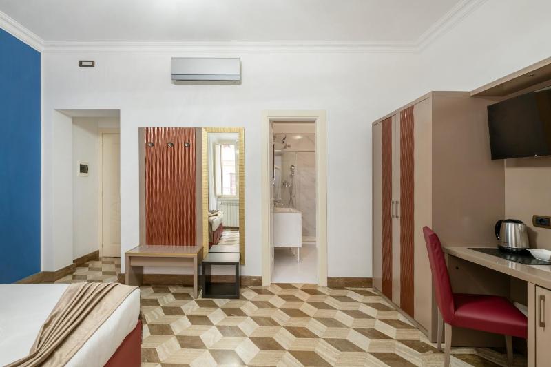 Deluxe Double Room with Extra Bed image 1
