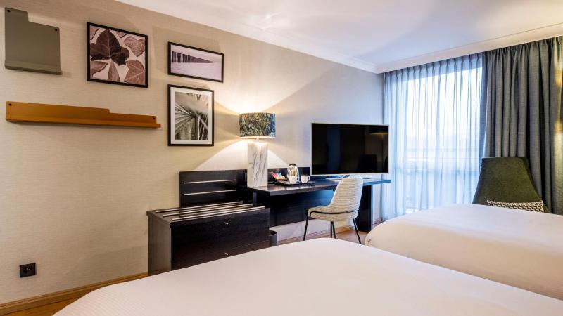 Standard Double Room with Two Double Beds image 1