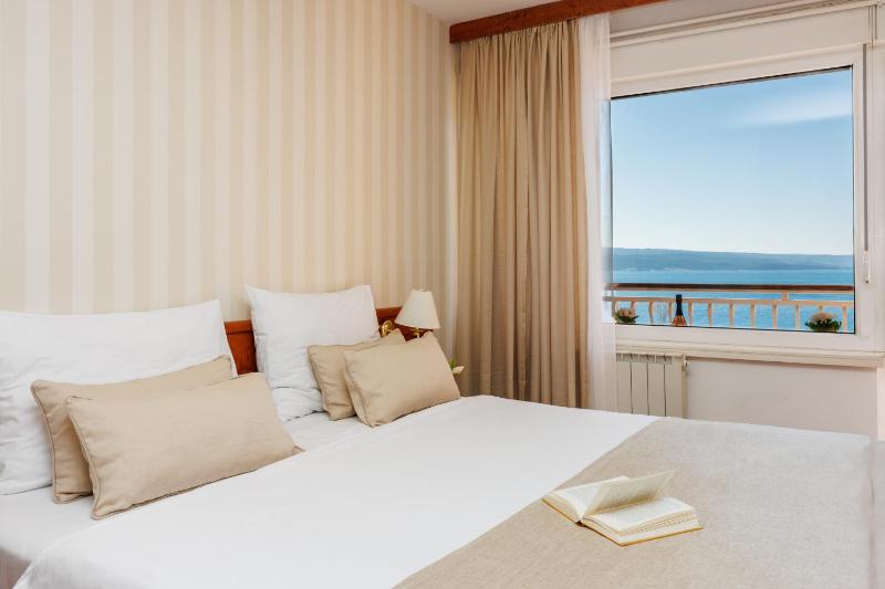 Standard Double Room with Sea View and Balcony image 3