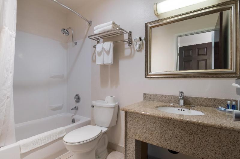 Rodeway Inn & Suites Portland West - Beaverton - image 4