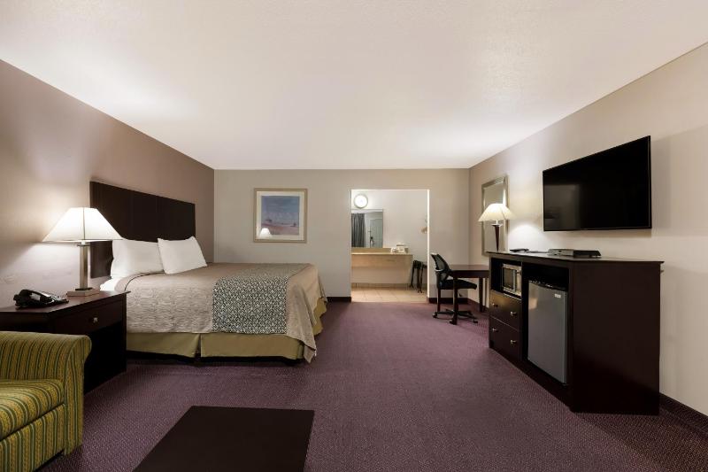 King Room - Non-Smoking image 4