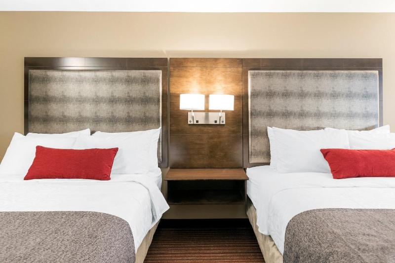 2 QUEEN BEDS-NON SMOKING image 3