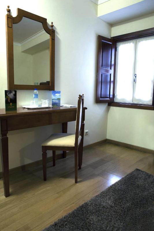 Large Twin Room image 2