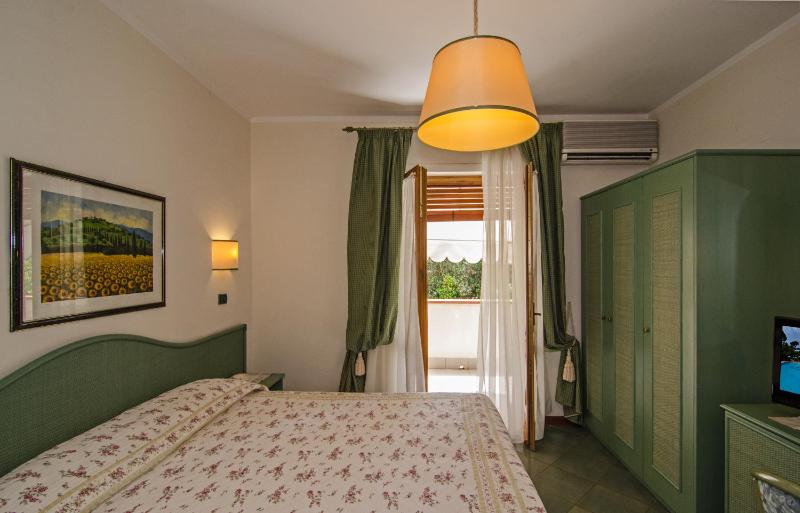 Double Room with Balcony image 3