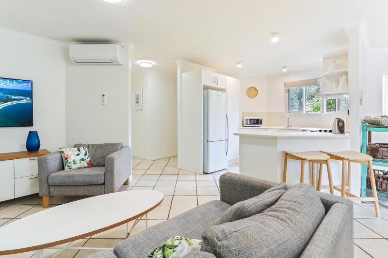 Seaside apartment minutes from Sunshine Beach - image 8