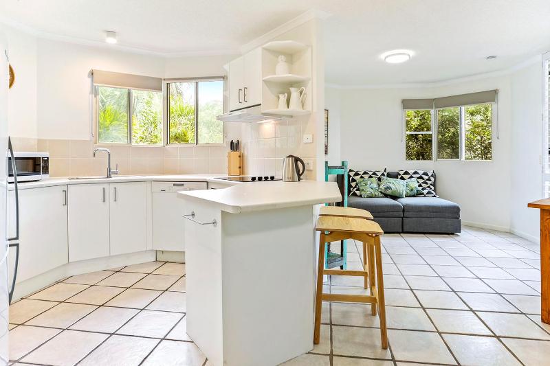 Seaside apartment minutes from Sunshine Beach - image 6
