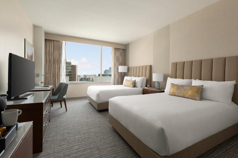 Classic Queen Room with Two Queen Beds image 2