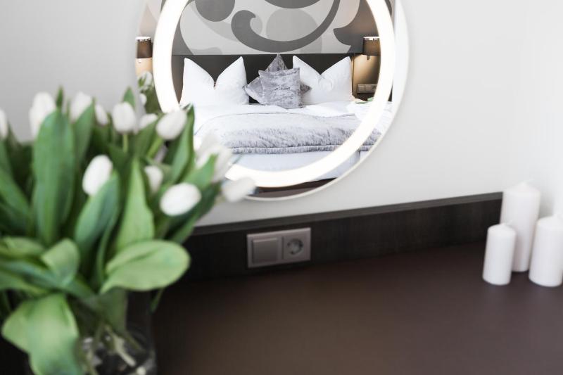 Classic Double Room image 3