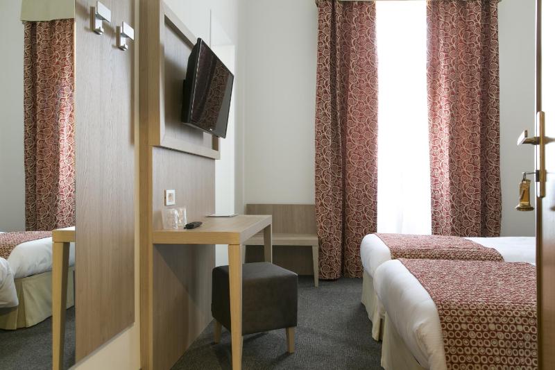 Double or Twin Room image 3