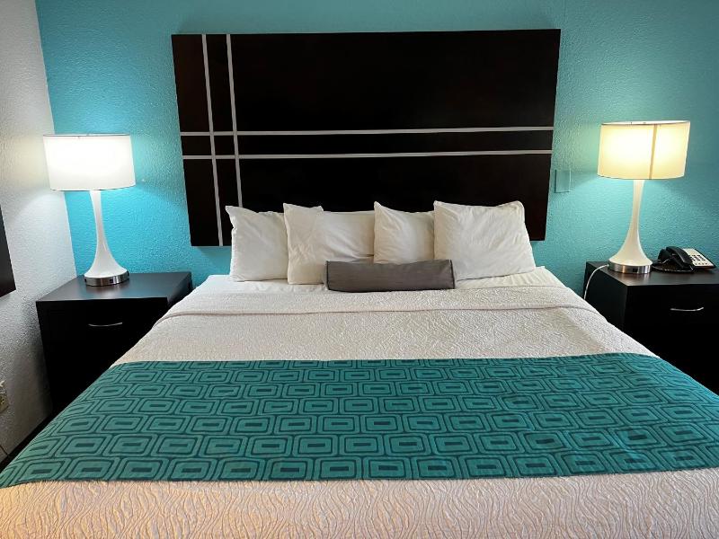 Howard Johnson by Wyndham Houston Heights/Downtown - image 4
