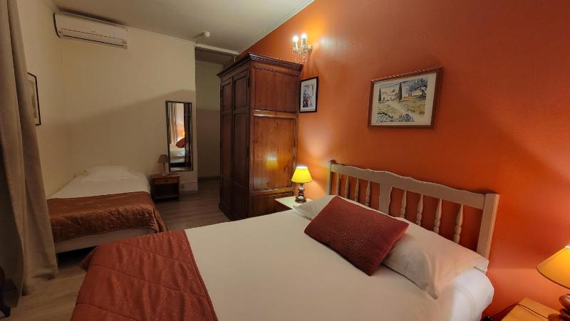 Triple Room with Garden View image 1