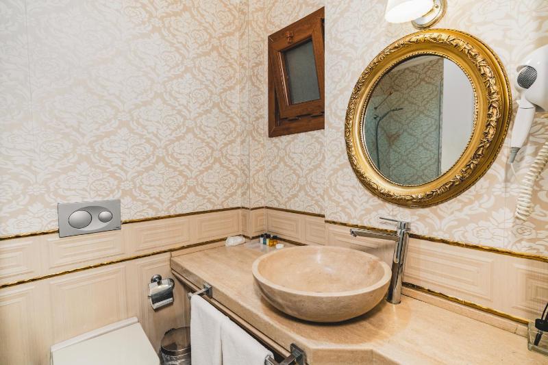 Superior Double Room image 2
