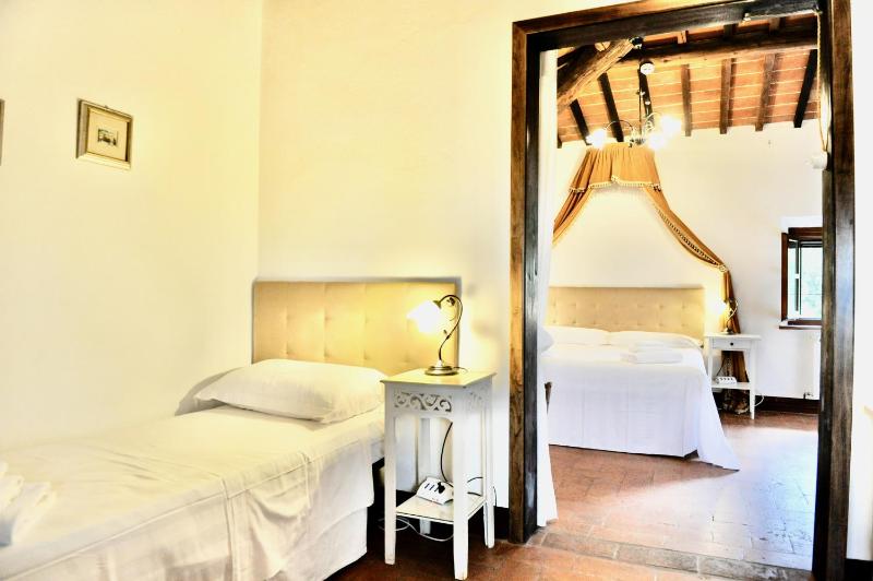 Superior Triple Room image 4
