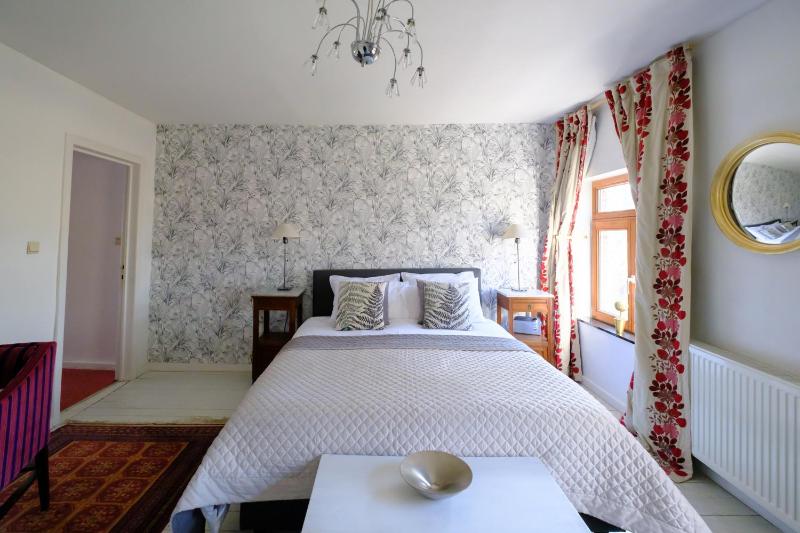 Deluxe Double Room image 4