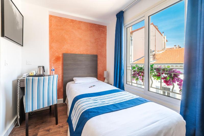 Standard Single Room image 3