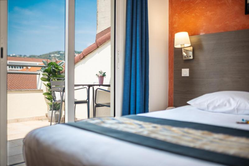 Superior Double Room with Terrace image 4