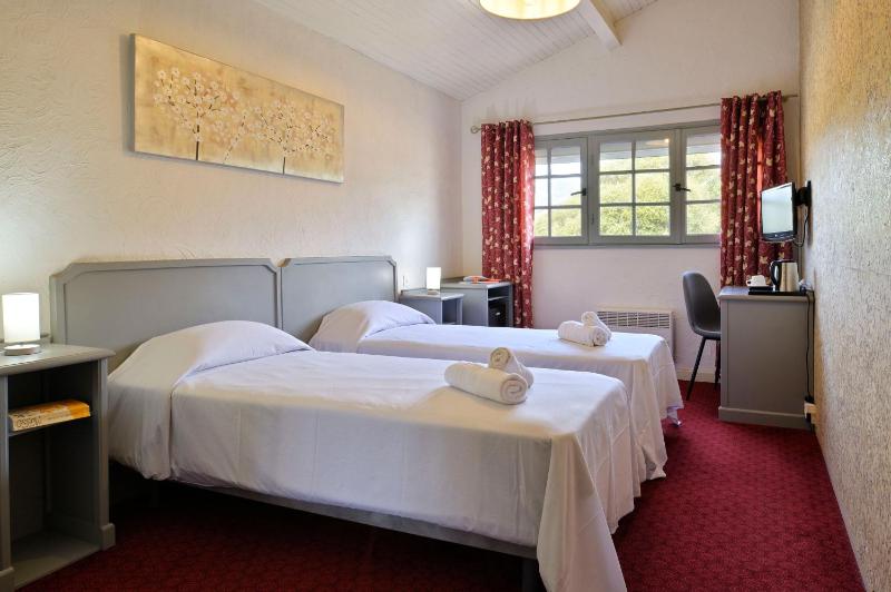 Standard Twin Room image 1