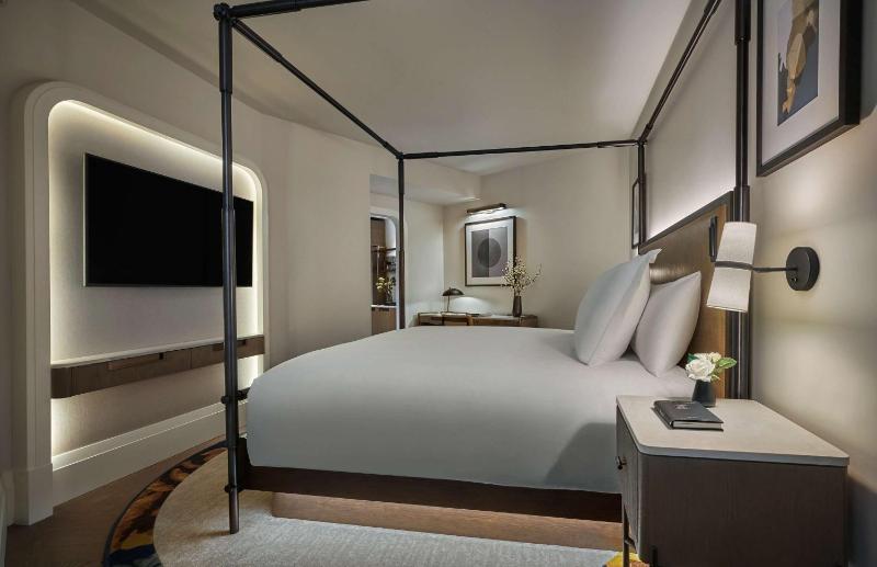 King Guest Room image 1