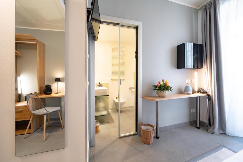 Single Room image 3