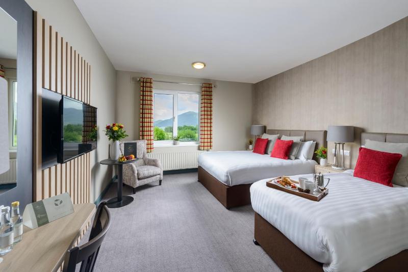 Double or Twin Room with Lake View image 4