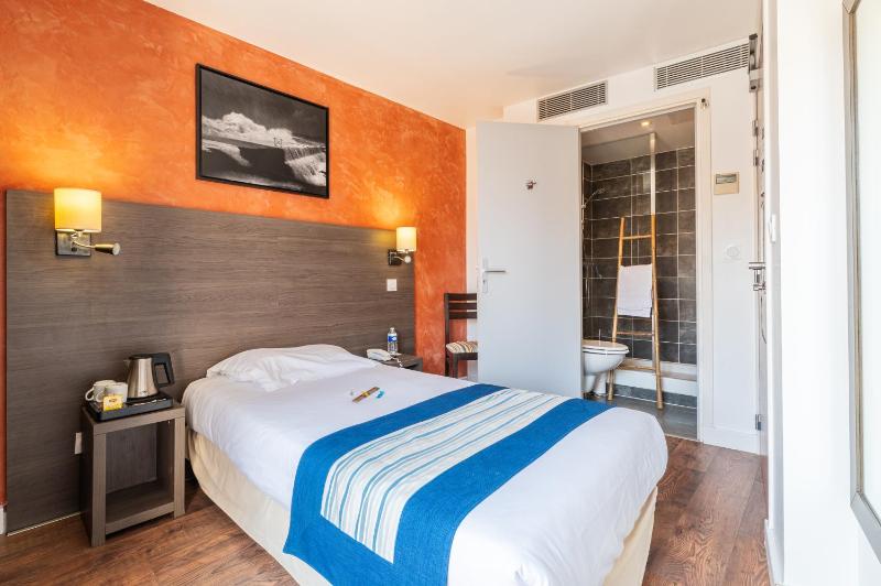 Single Room with Terrace image 1