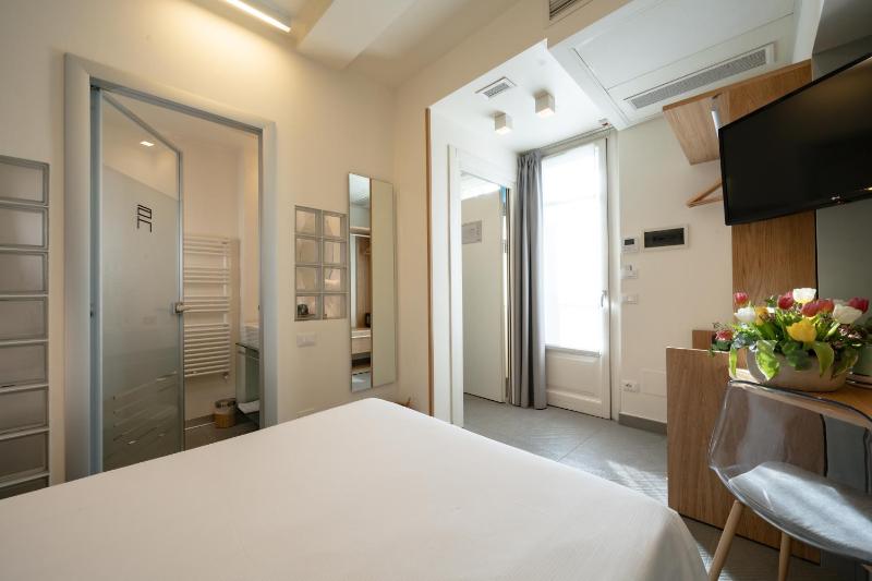 Standard Double Room image 3
