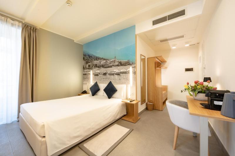 Deluxe Double Room image 4