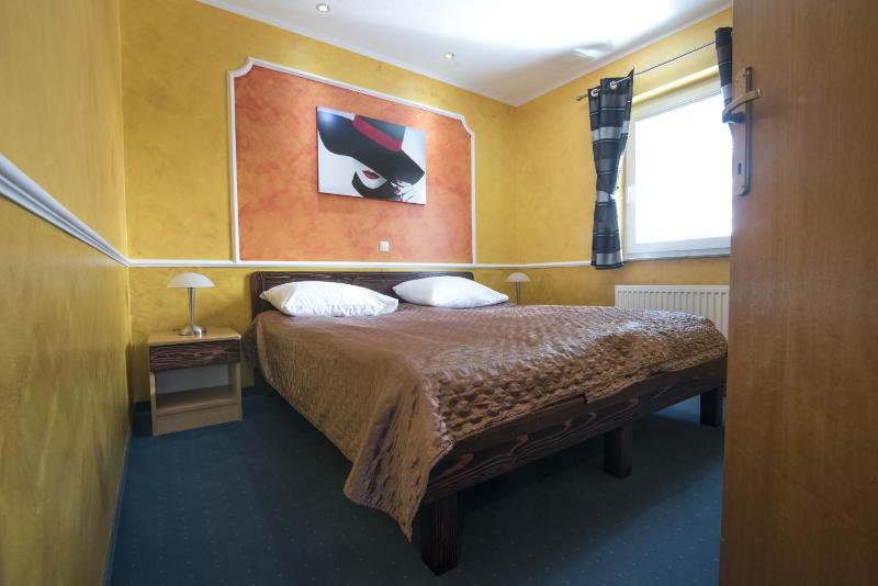 One-Bedroom Apartment image 3