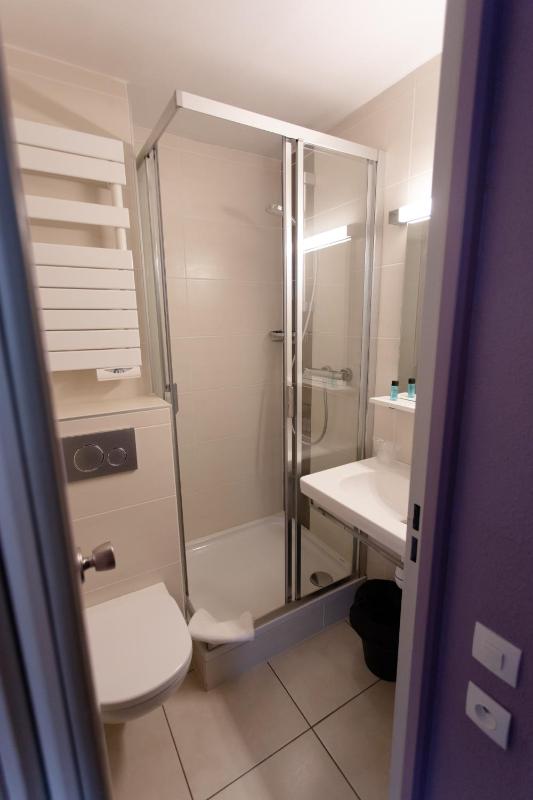 Twin Room image 2