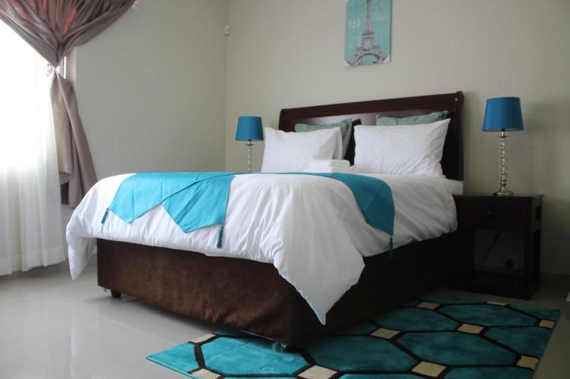 Deluxe Guest House - image 2
