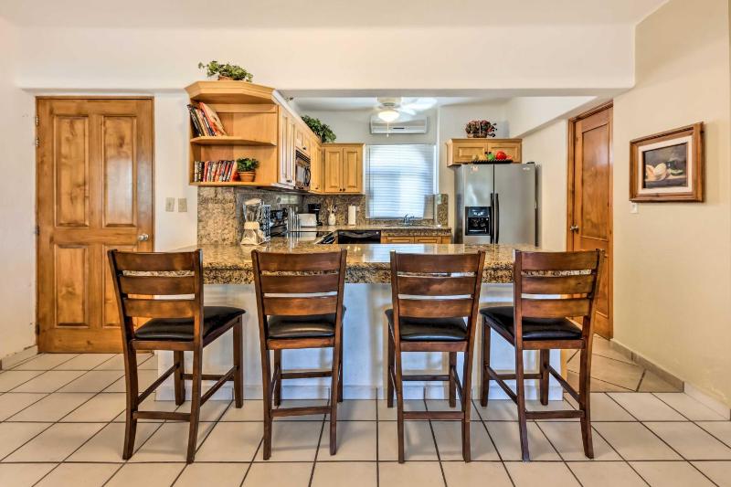 Chic Cabo San Lucas Getaway < 2 Miles to Beaches! - image 16